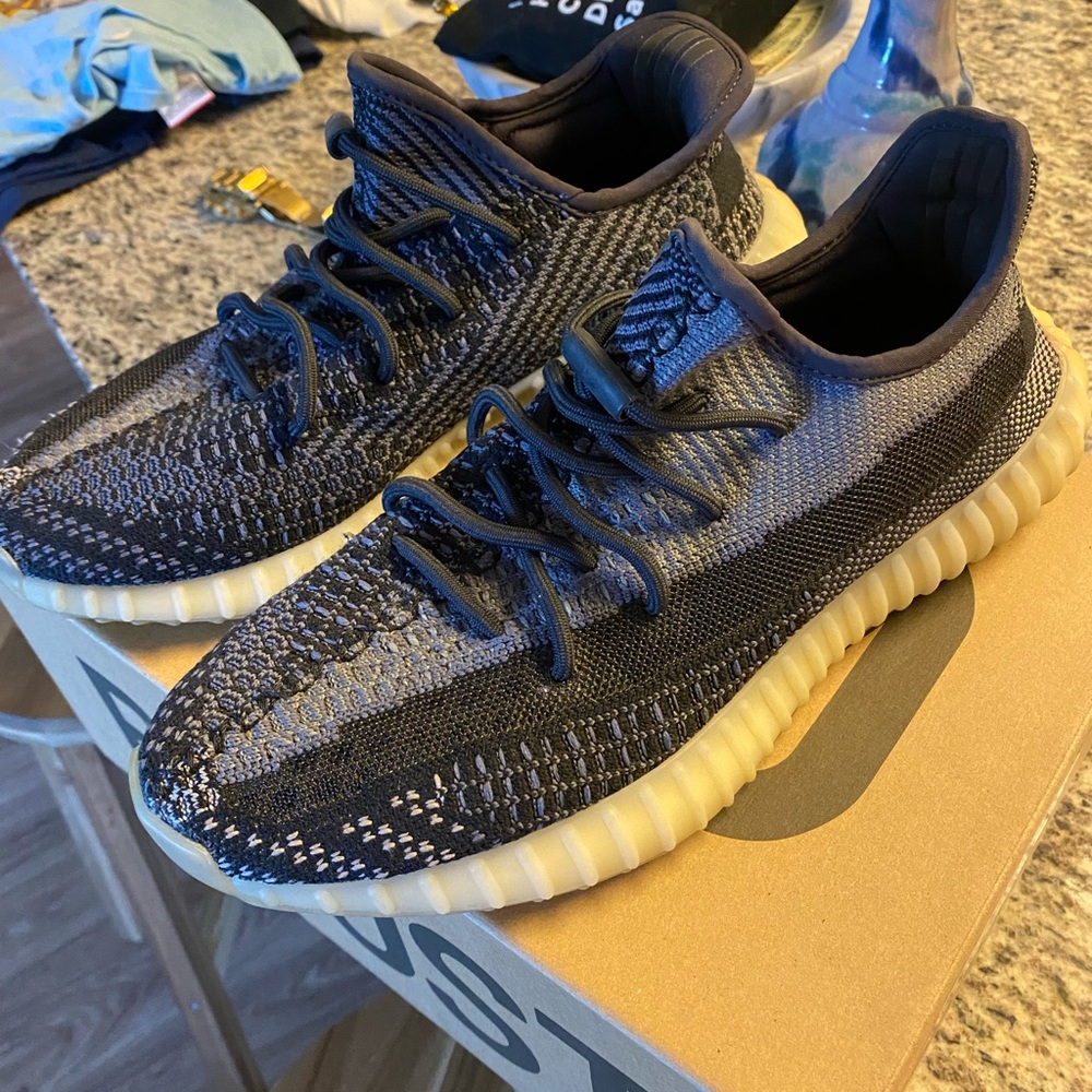 Yeezy Carbon size 10!!